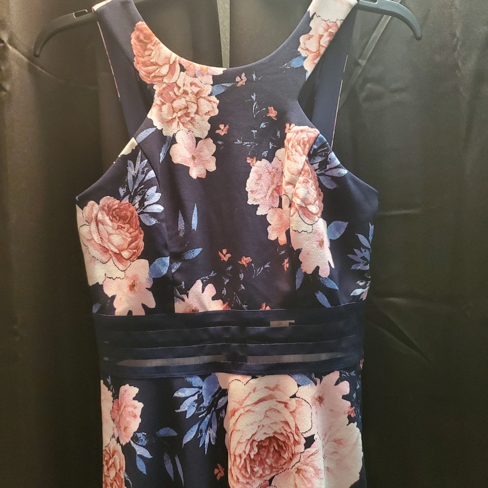 Dress - Picture 4 of 10